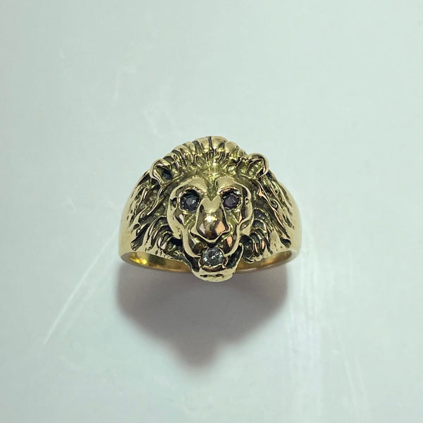 Bague chevalière tête de lion avec un diamant or jaune 11,46 g