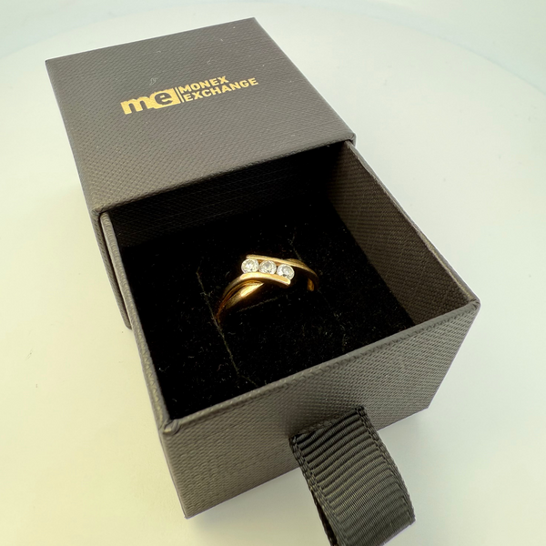 Bague trois strass or jaune 1,86 g