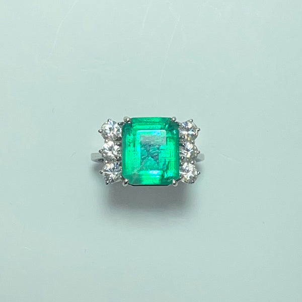 Bague avec pierres et émeraude or blanc 5,54 g