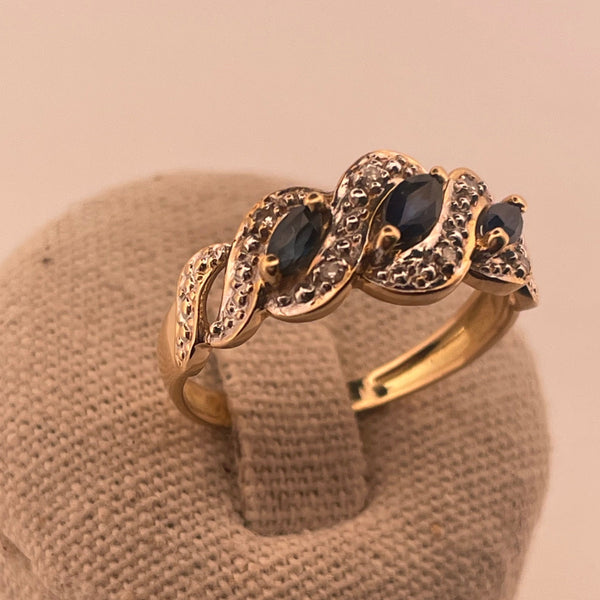 Bague trilogie saphir et diamants 0,06 carat or jaune 2,79 g