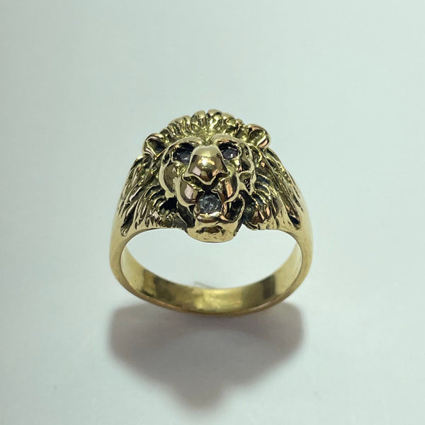 Bague chevalière tête de lion avec un diamant or jaune 11,46 g