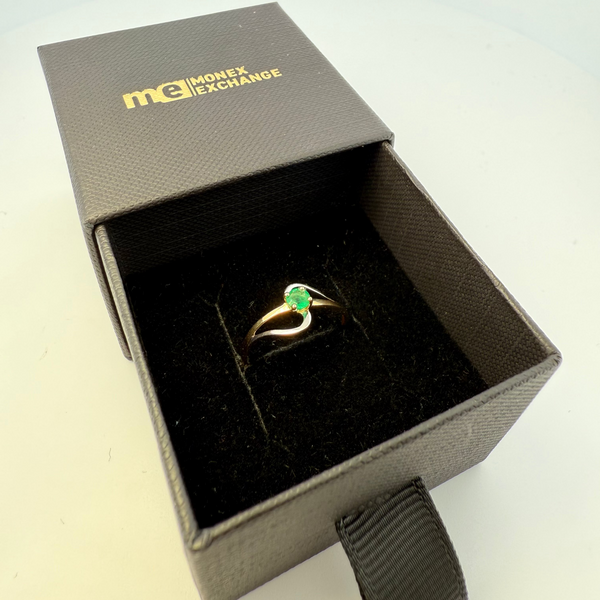Bague avec pierre verte or jaune 0,65 g