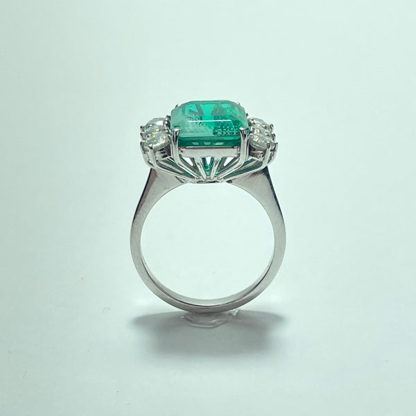 Bague avec pierres et émeraude or blanc 5,54 g