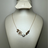Collier floral avec perle or jaune 1,77 g