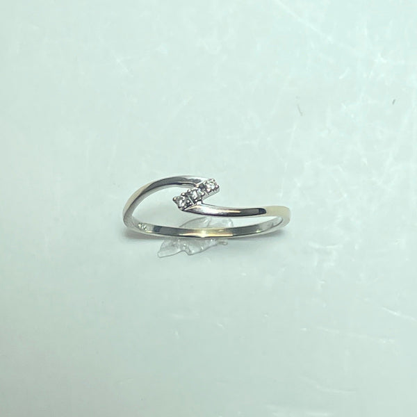 Bague avec diamants or blanc 18K 1,17 g